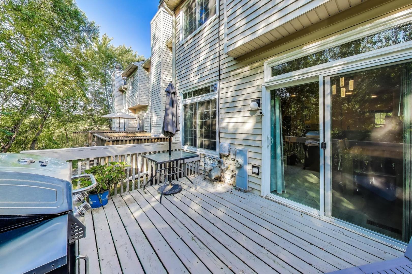 8315 Sierra Woods Lane, Carpentersville, IL 60110