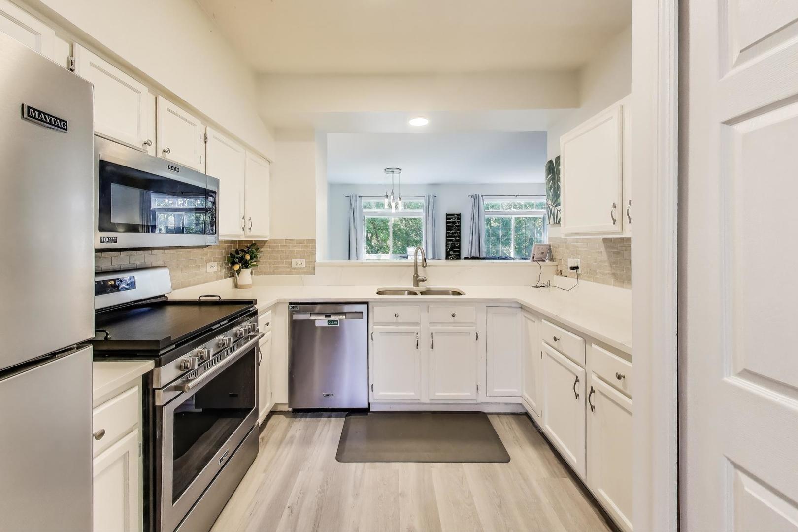 8315 Sierra Woods Lane, Carpentersville, IL 60110