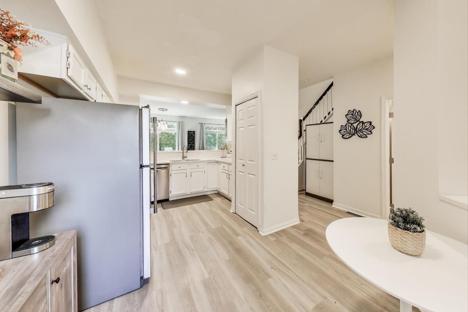 8315 Sierra Woods Lane, Carpentersville, IL 60110