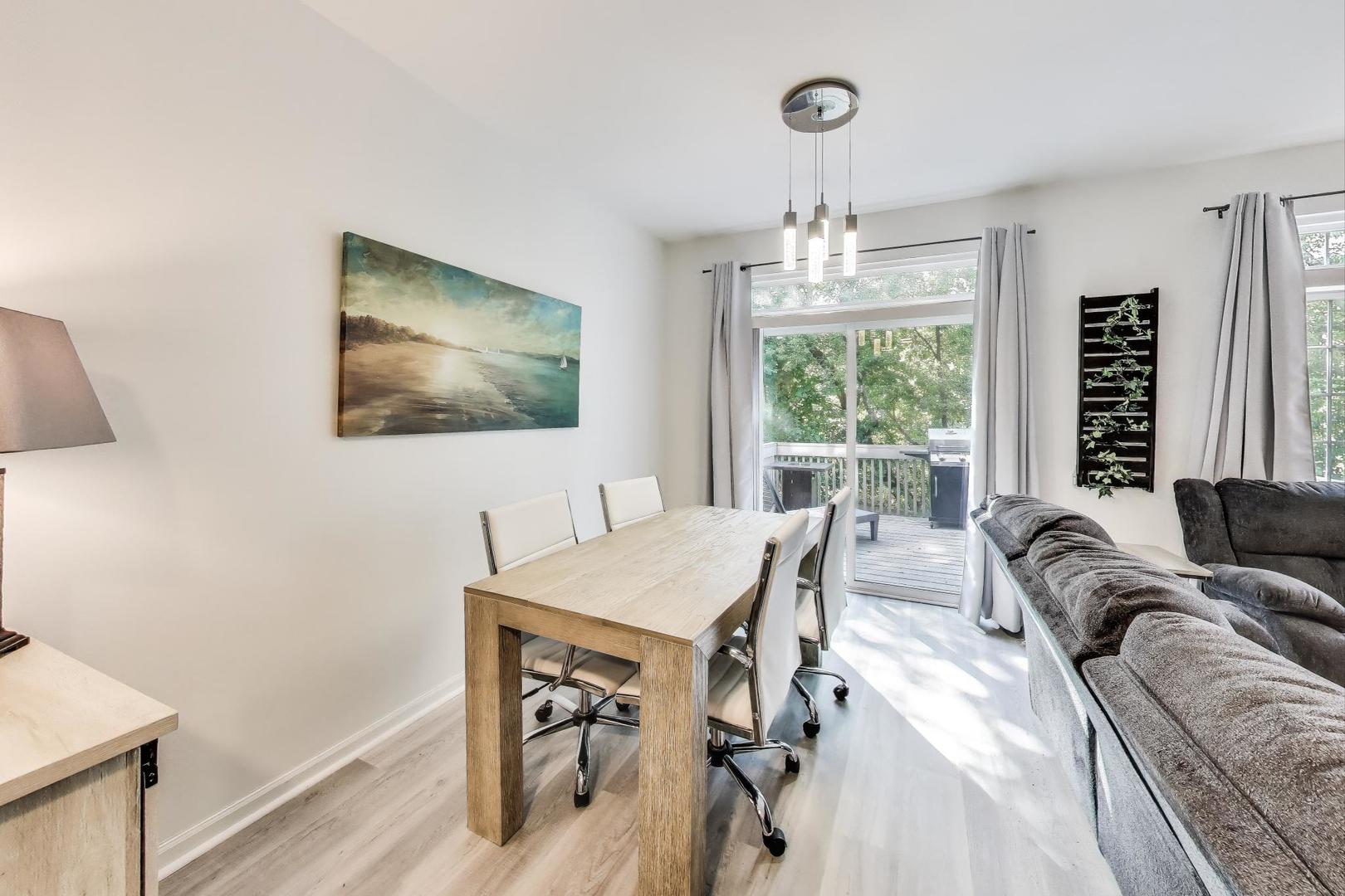 8315 Sierra Woods Lane, Carpentersville, IL 60110