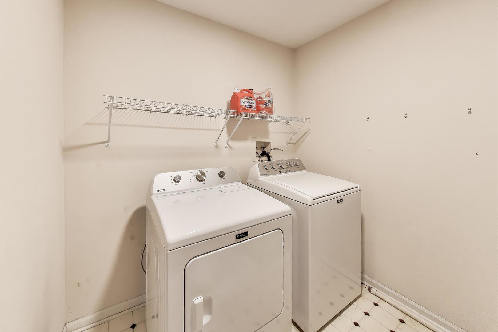 8315 Sierra Woods Lane, Carpentersville, IL 60110