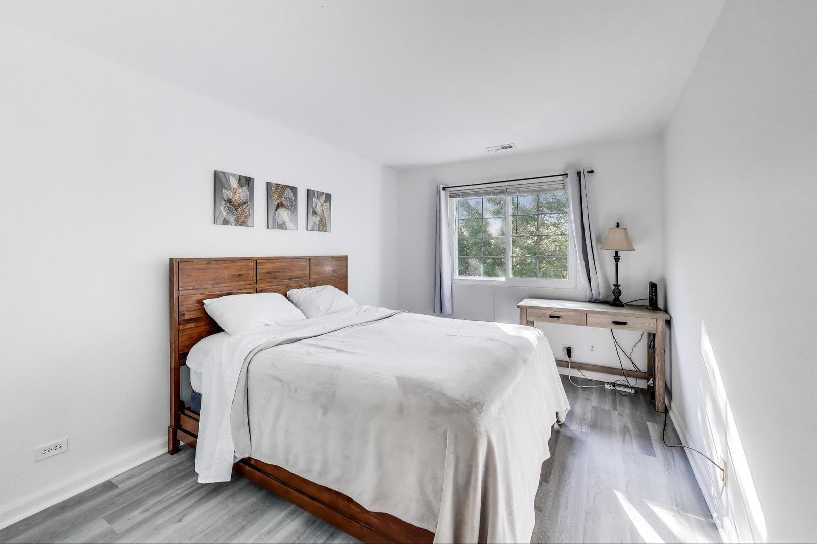 8315 Sierra Woods Lane, Carpentersville, IL 60110