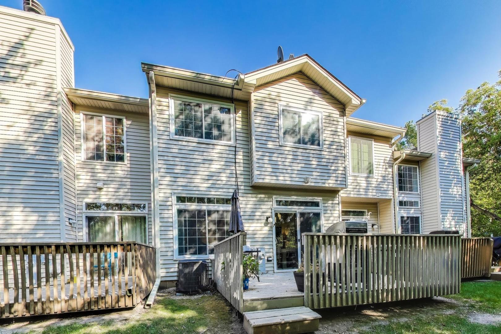 8315 Sierra Woods Lane, Carpentersville, IL 60110