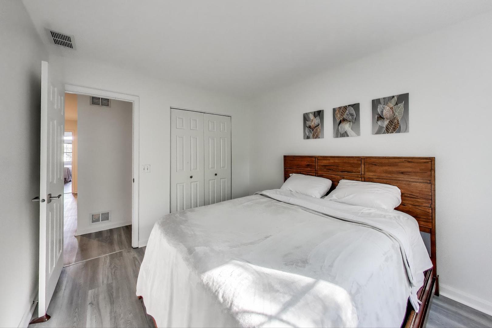 8315 Sierra Woods Lane, Carpentersville, IL 60110