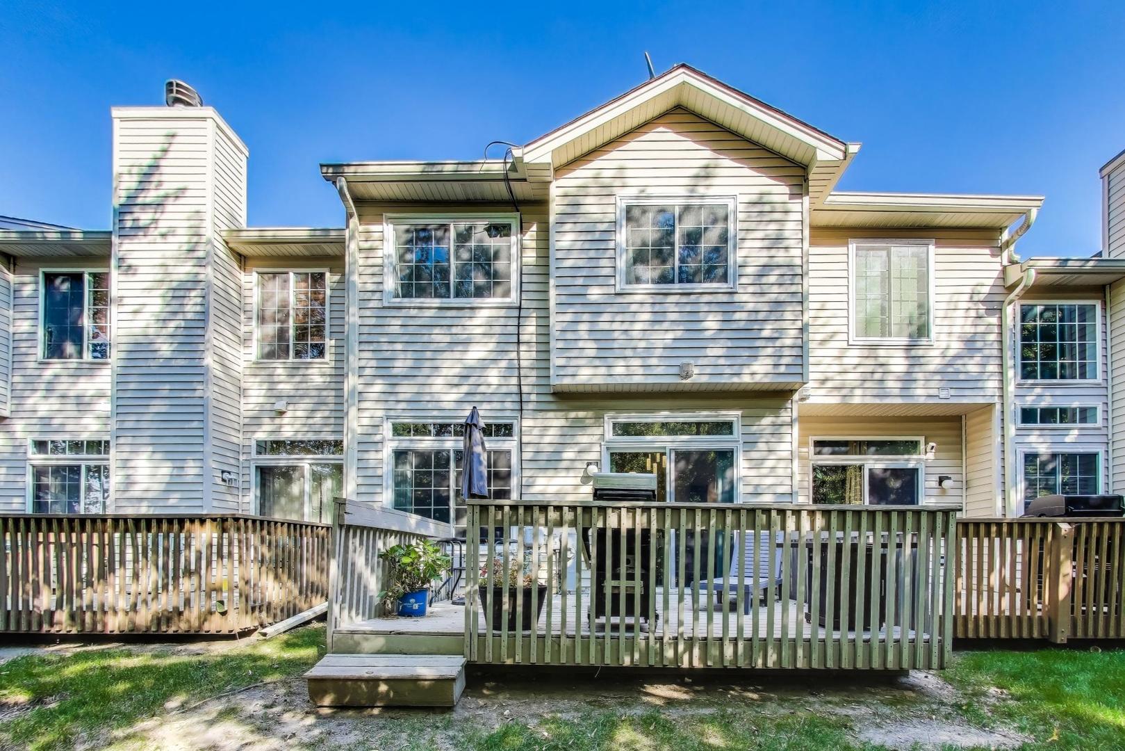 8315 Sierra Woods Lane, Carpentersville, IL 60110