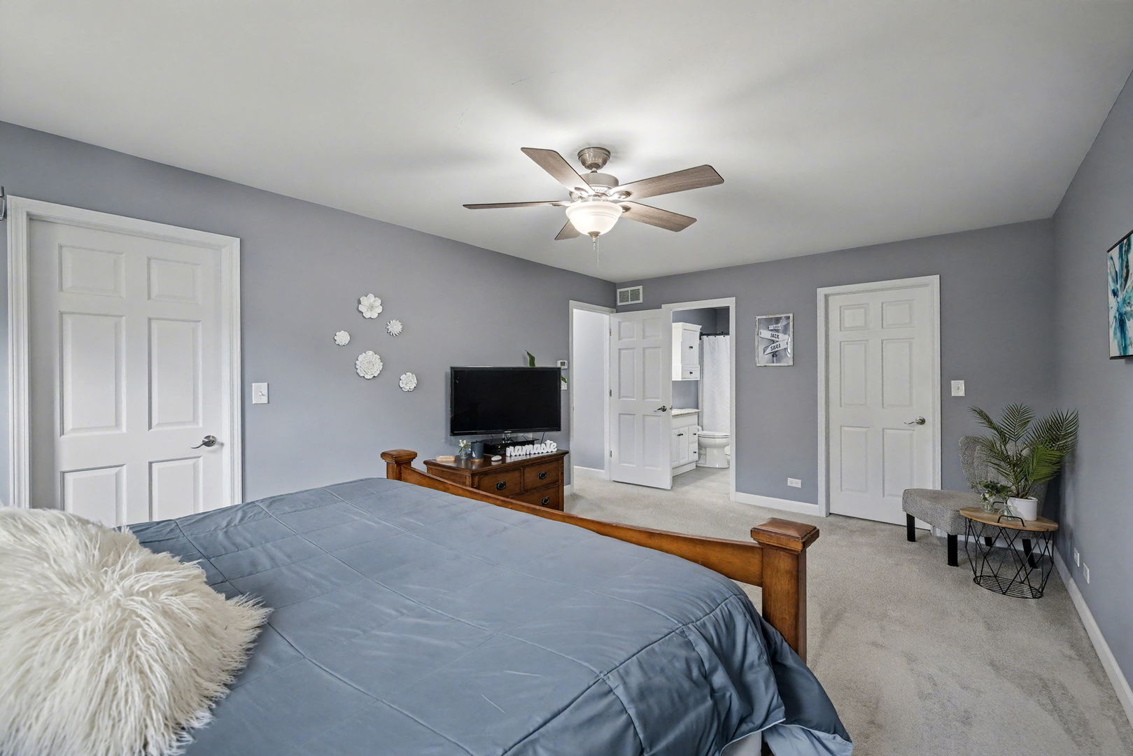 409 Fawn Drive, Oswego, IL 60543