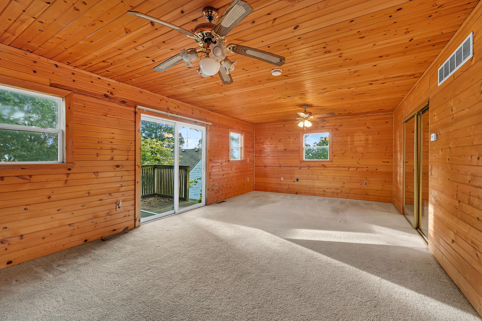 1636 N 4012th Road, Earlville, IL 60518