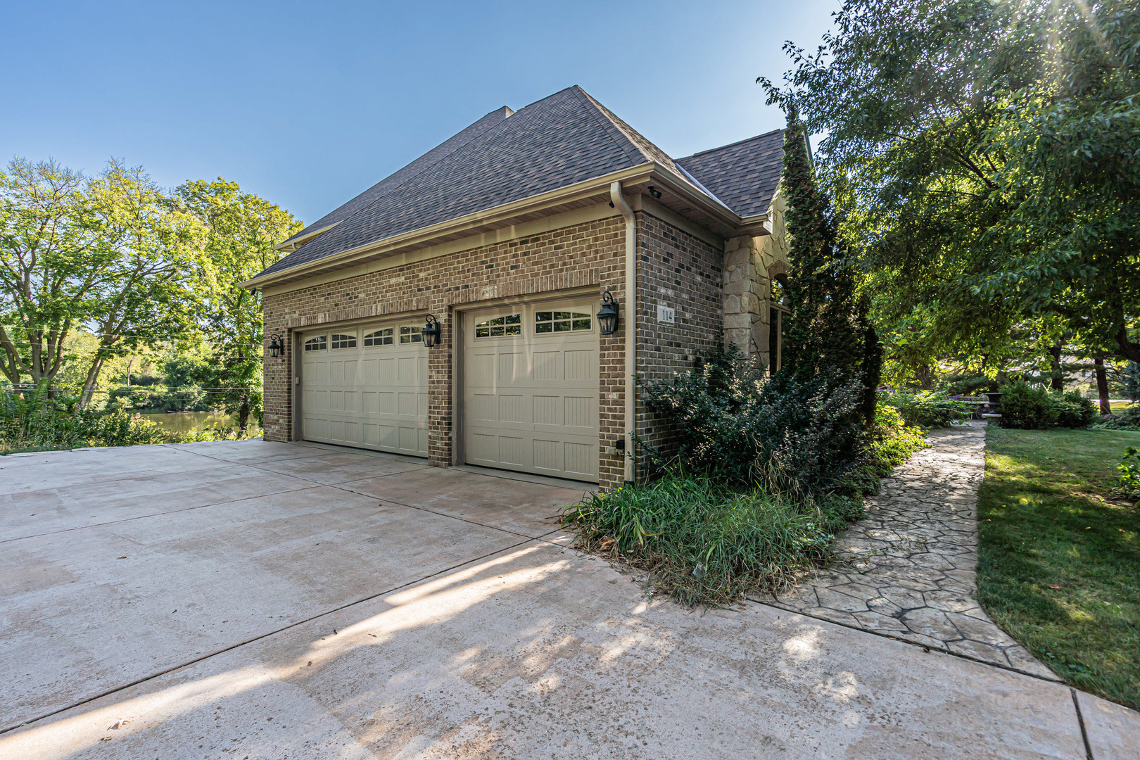 114 Riverview Court, Oswego, IL 60543