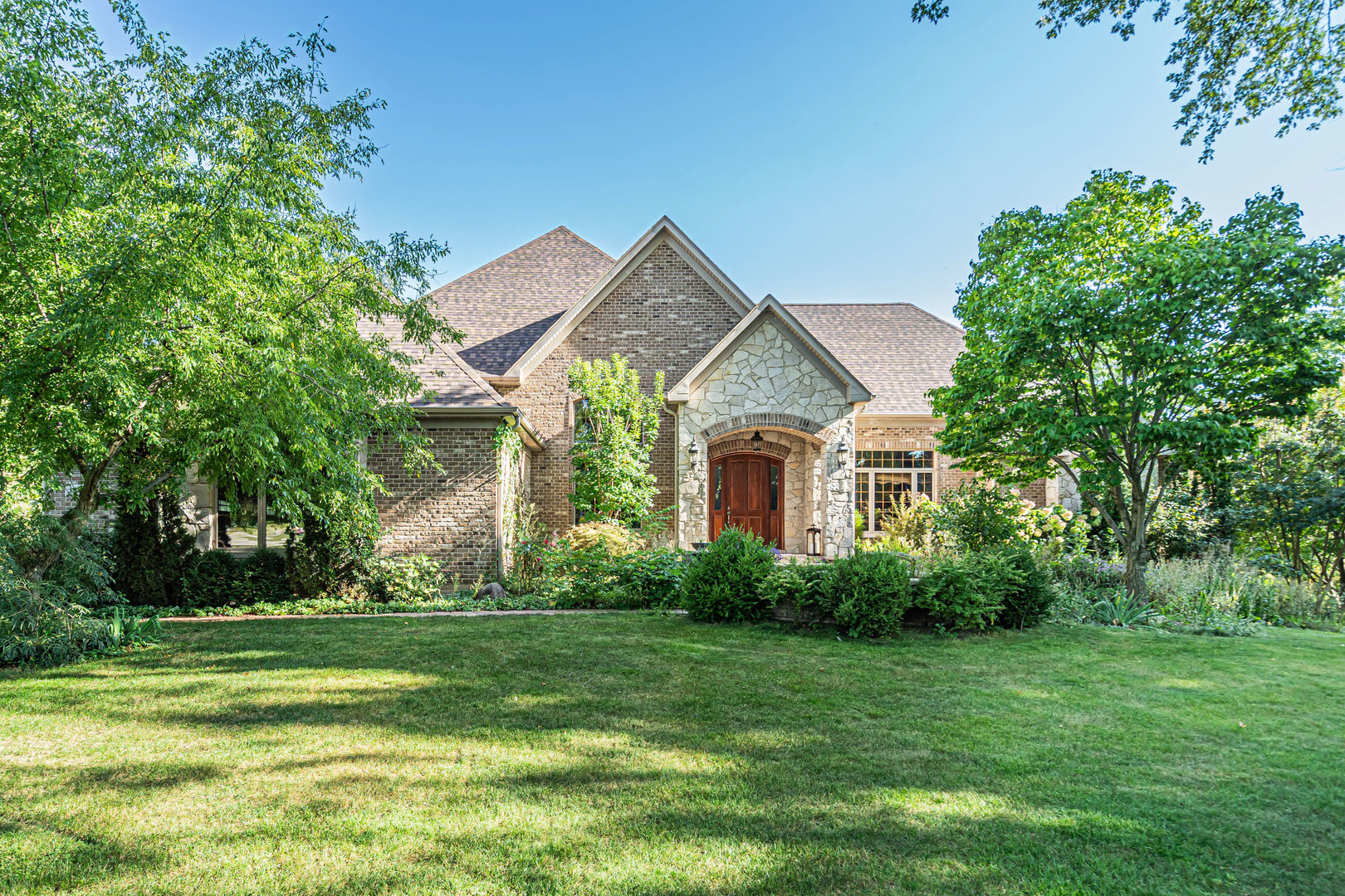 114 Riverview Court, Oswego, IL 60543