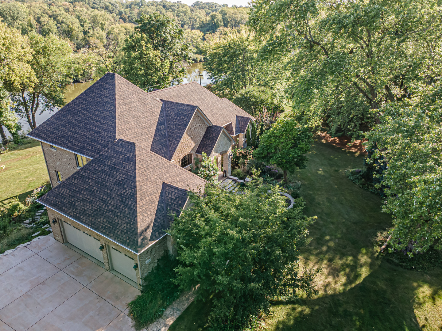 114 Riverview Court, Oswego, IL 60543