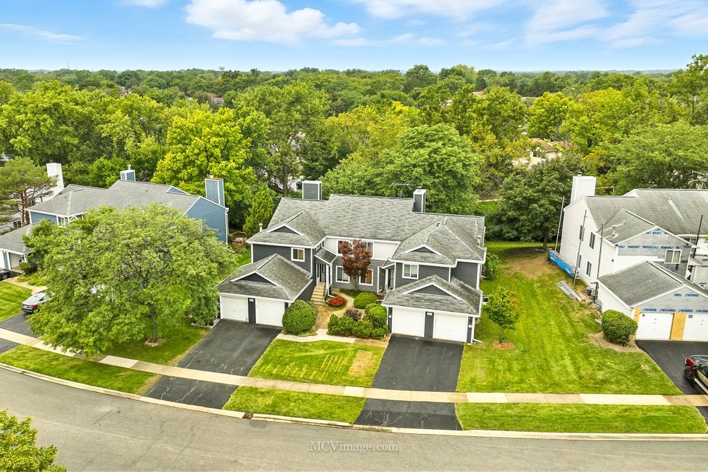 2486 Brunswick Circle #A2, Woodridge, IL 60517