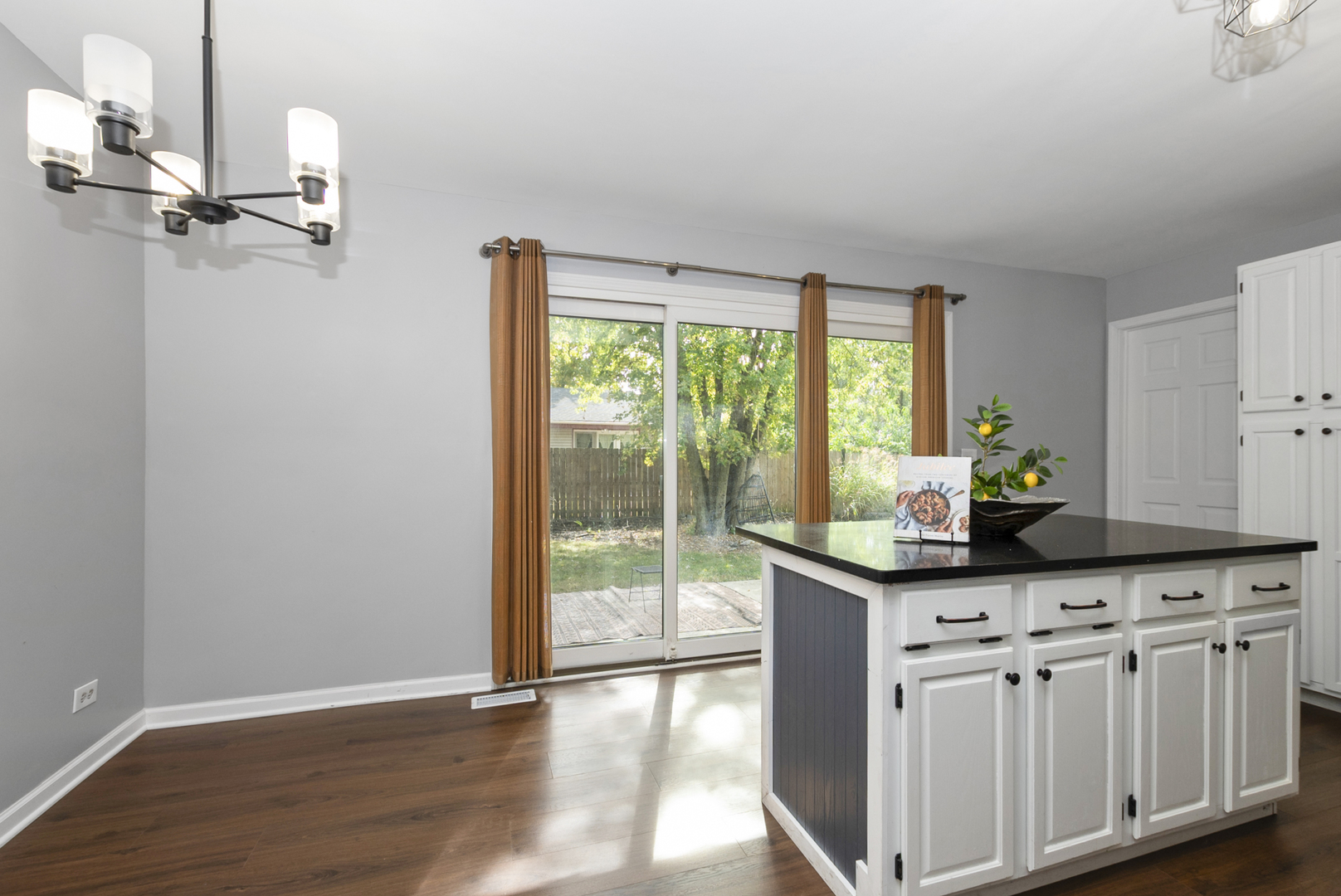 225 Kedvale Court, Bolingbrook, IL 60440