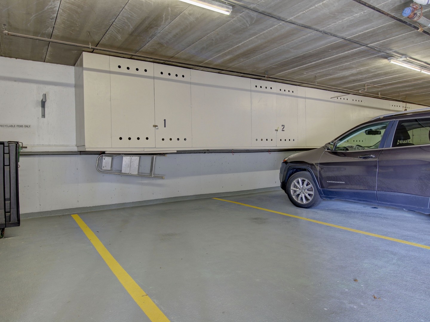 77 Lake Hinsdale Drive #103, Willowbrook, IL 60527