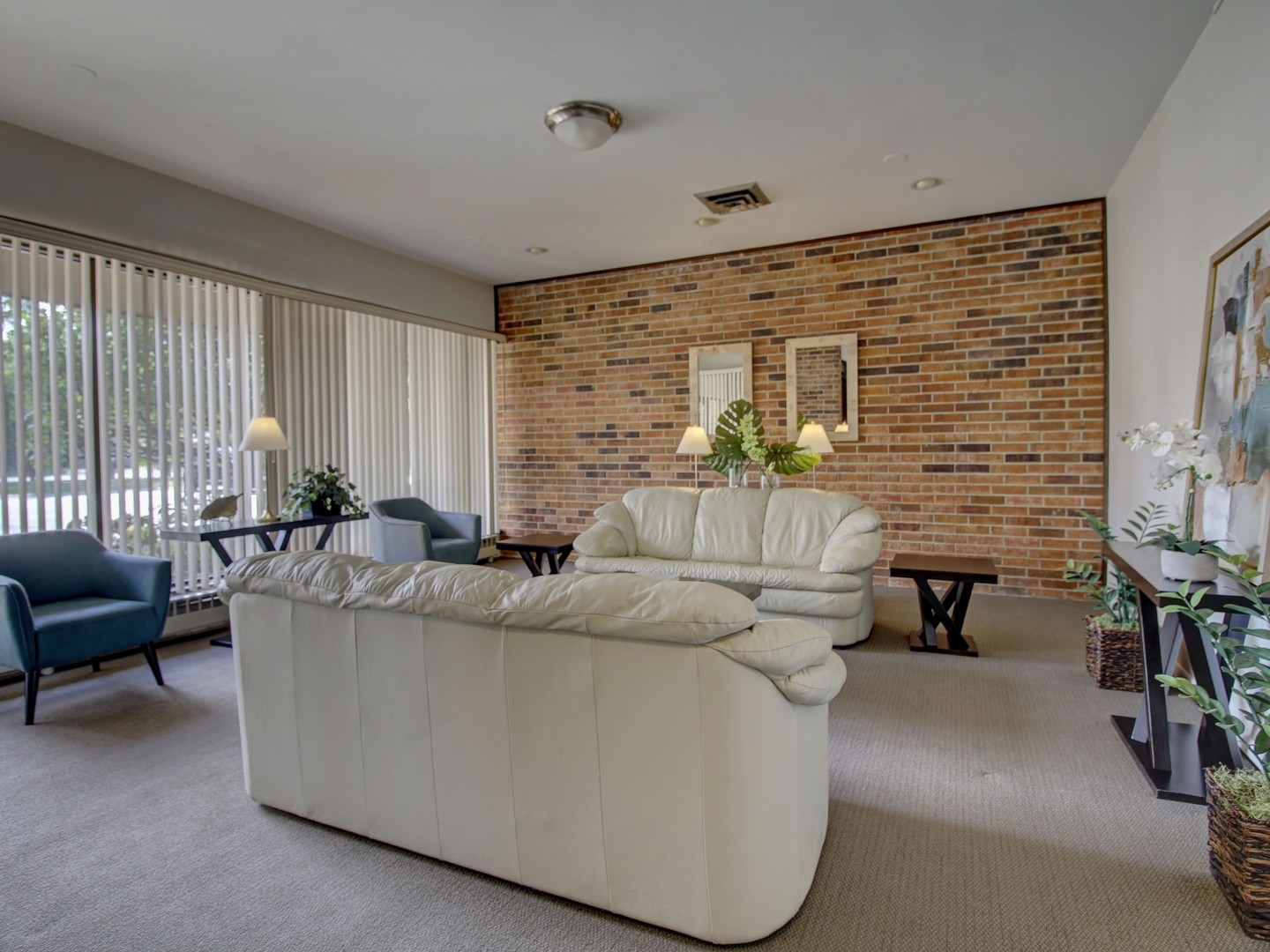 77 Lake Hinsdale Drive #103, Willowbrook, IL 60527