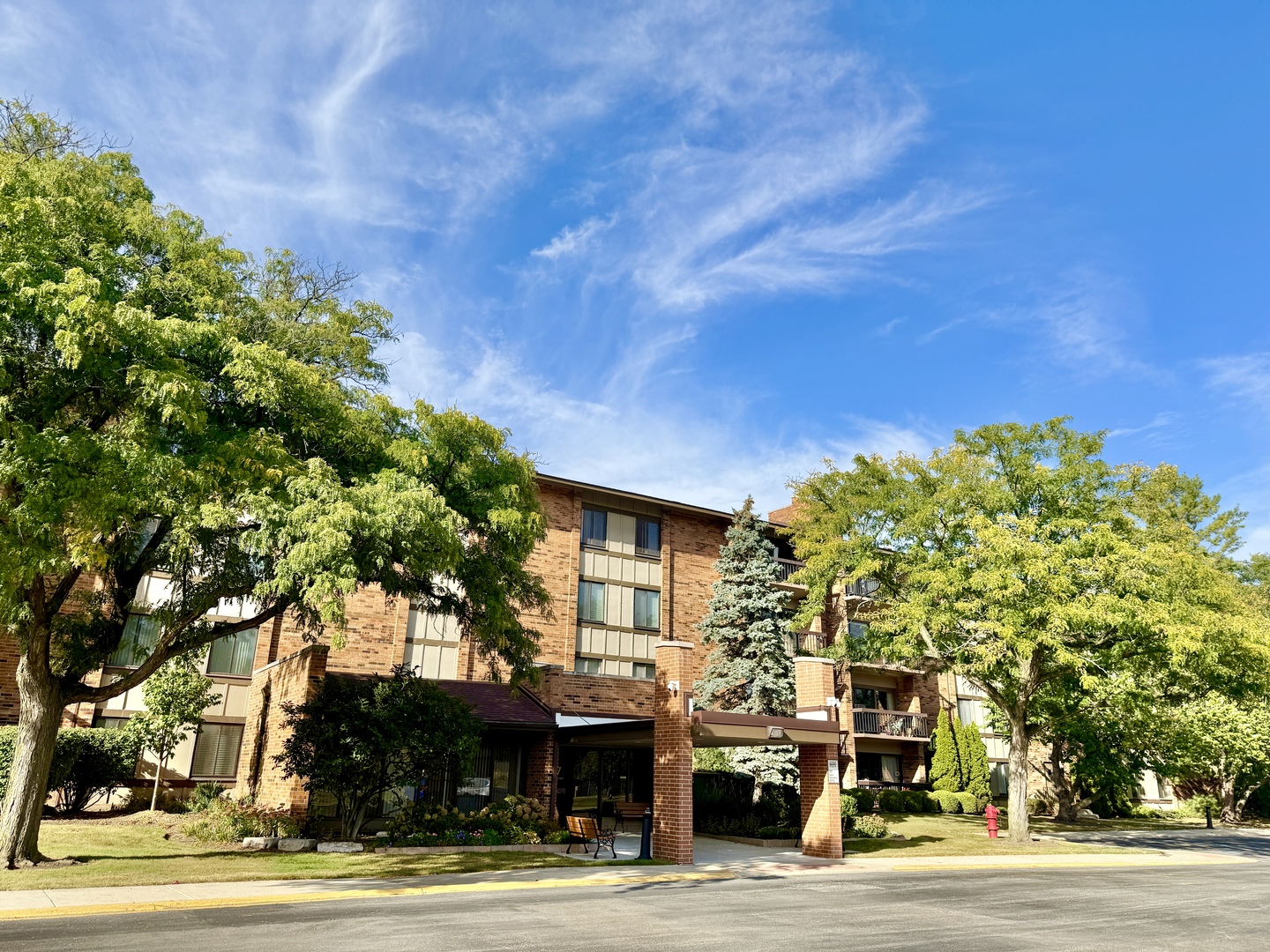 77 Lake Hinsdale Drive #103, Willowbrook, IL 60527