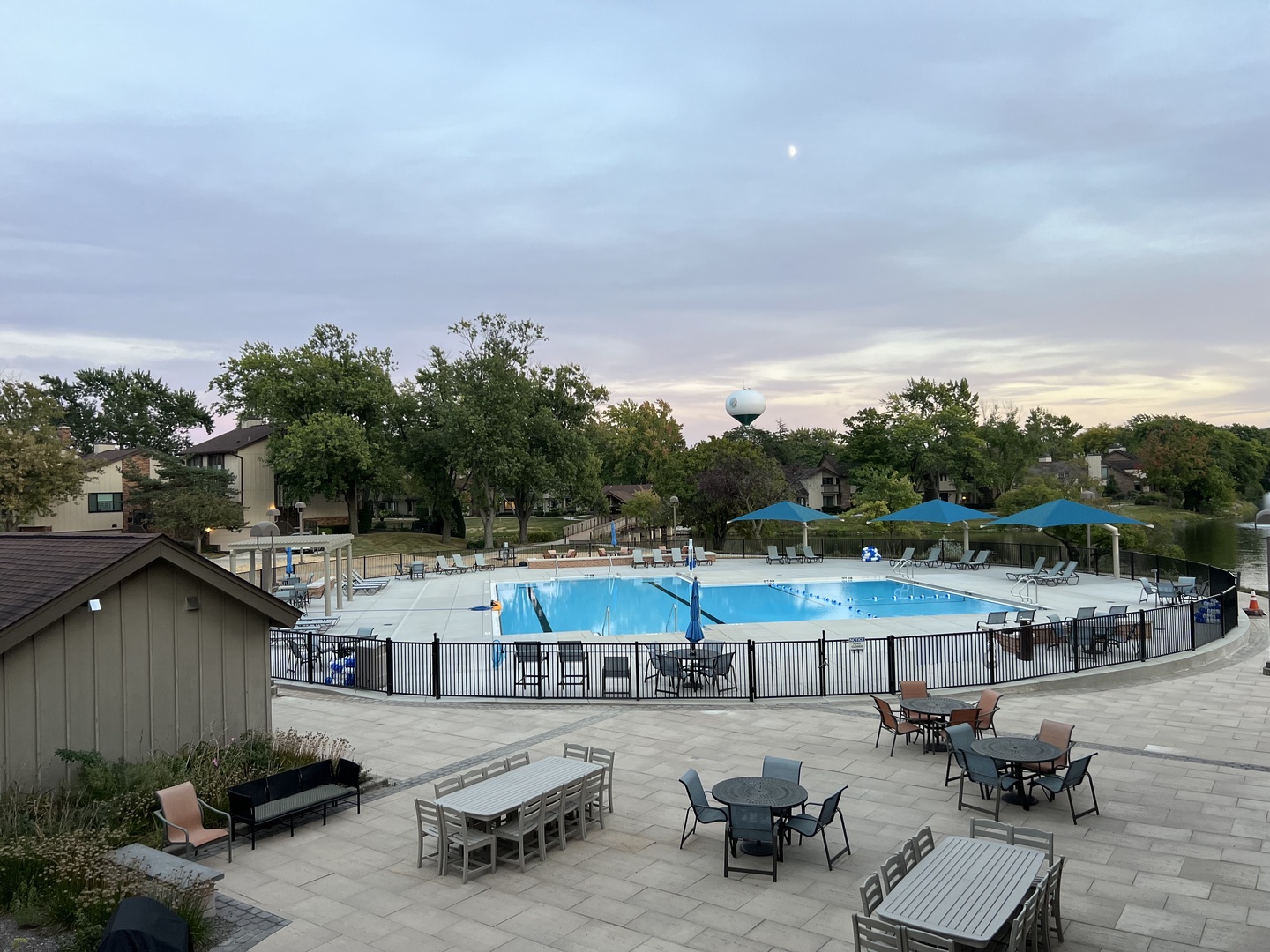 77 Lake Hinsdale Drive #103, Willowbrook, IL 60527