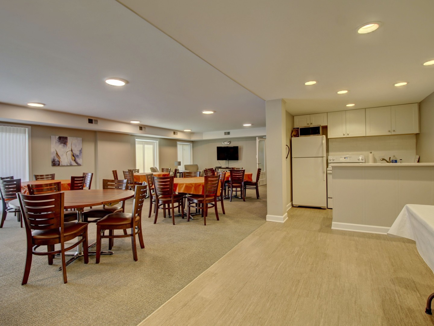 77 Lake Hinsdale Drive #103, Willowbrook, IL 60527