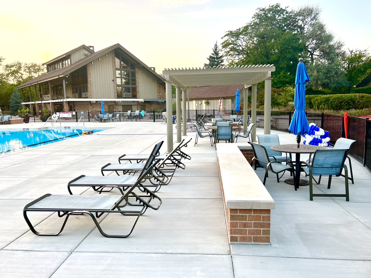 77 Lake Hinsdale Drive #103, Willowbrook, IL 60527