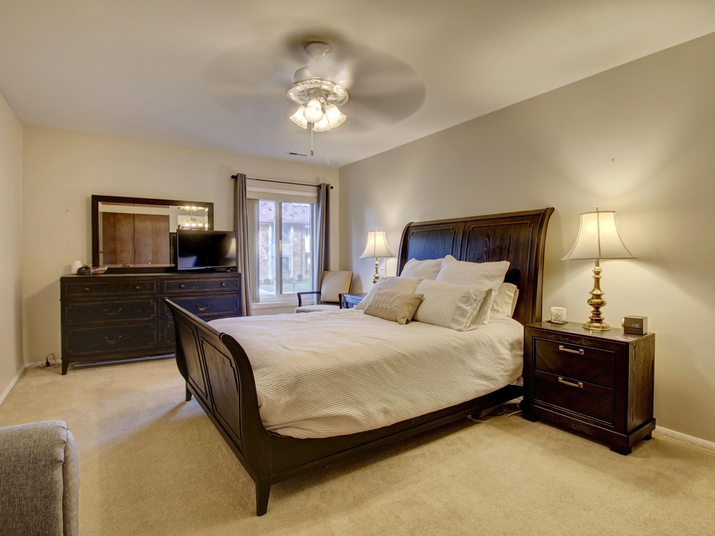 77 Lake Hinsdale Drive #103, Willowbrook, IL 60527