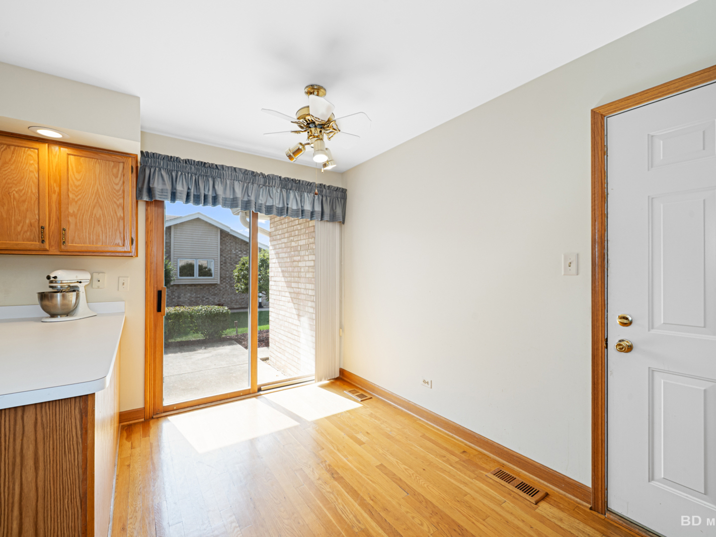 16139 Lake Villa Avenue, Tinley Park, IL 60477