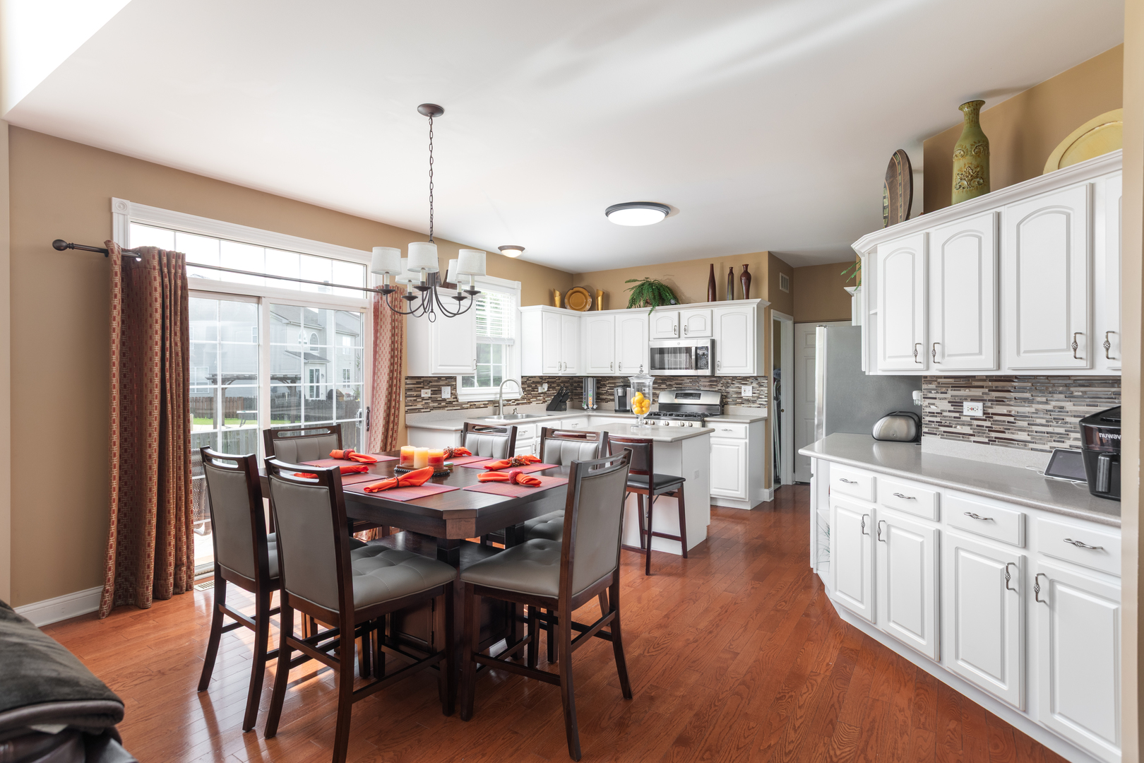 2151 KEMMERER Lane, Bolingbrook, IL 60490