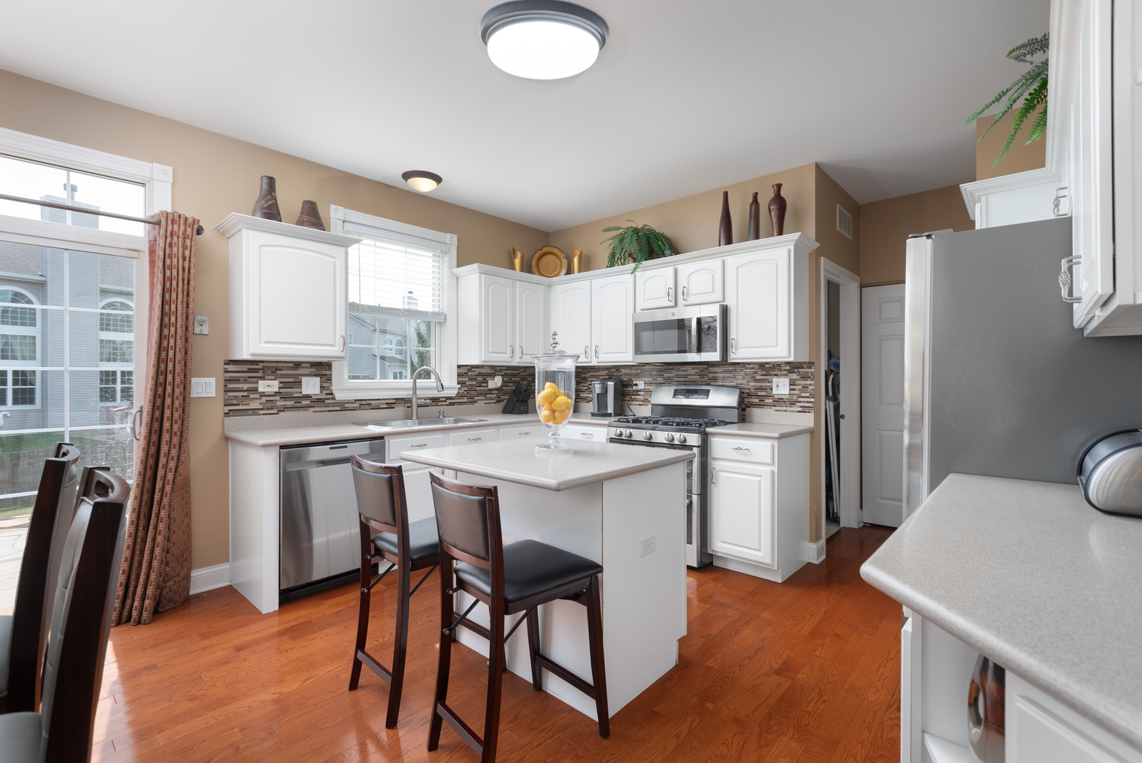 2151 KEMMERER Lane, Bolingbrook, IL 60490
