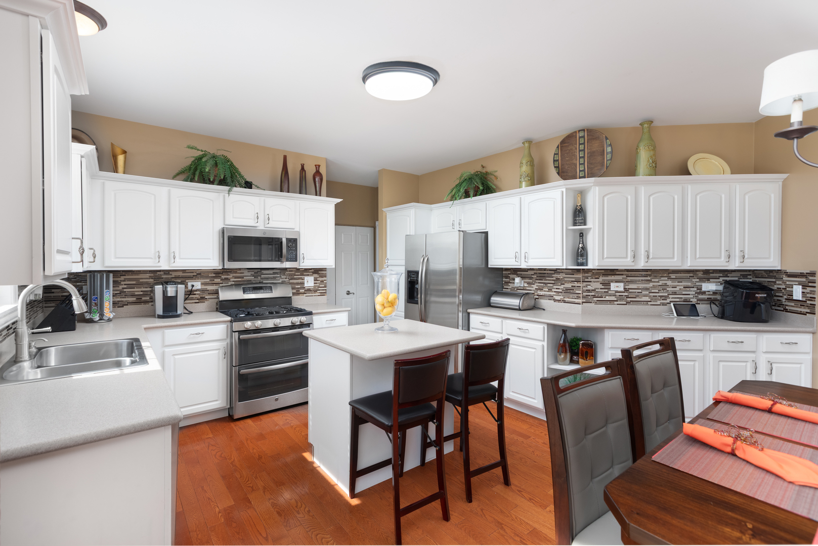 2151 KEMMERER Lane, Bolingbrook, IL 60490