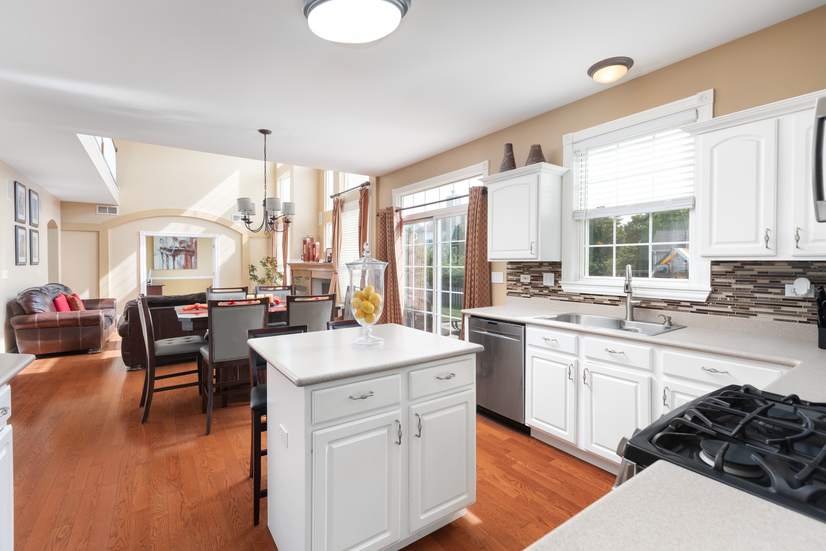 2151 KEMMERER Lane, Bolingbrook, IL 60490
