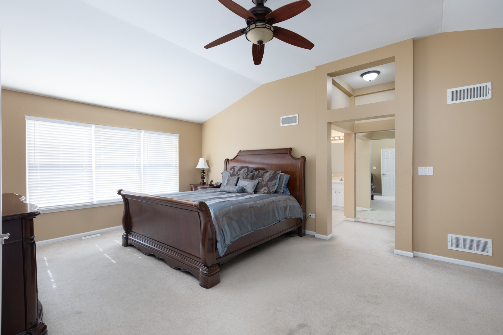 2151 KEMMERER Lane, Bolingbrook, IL 60490