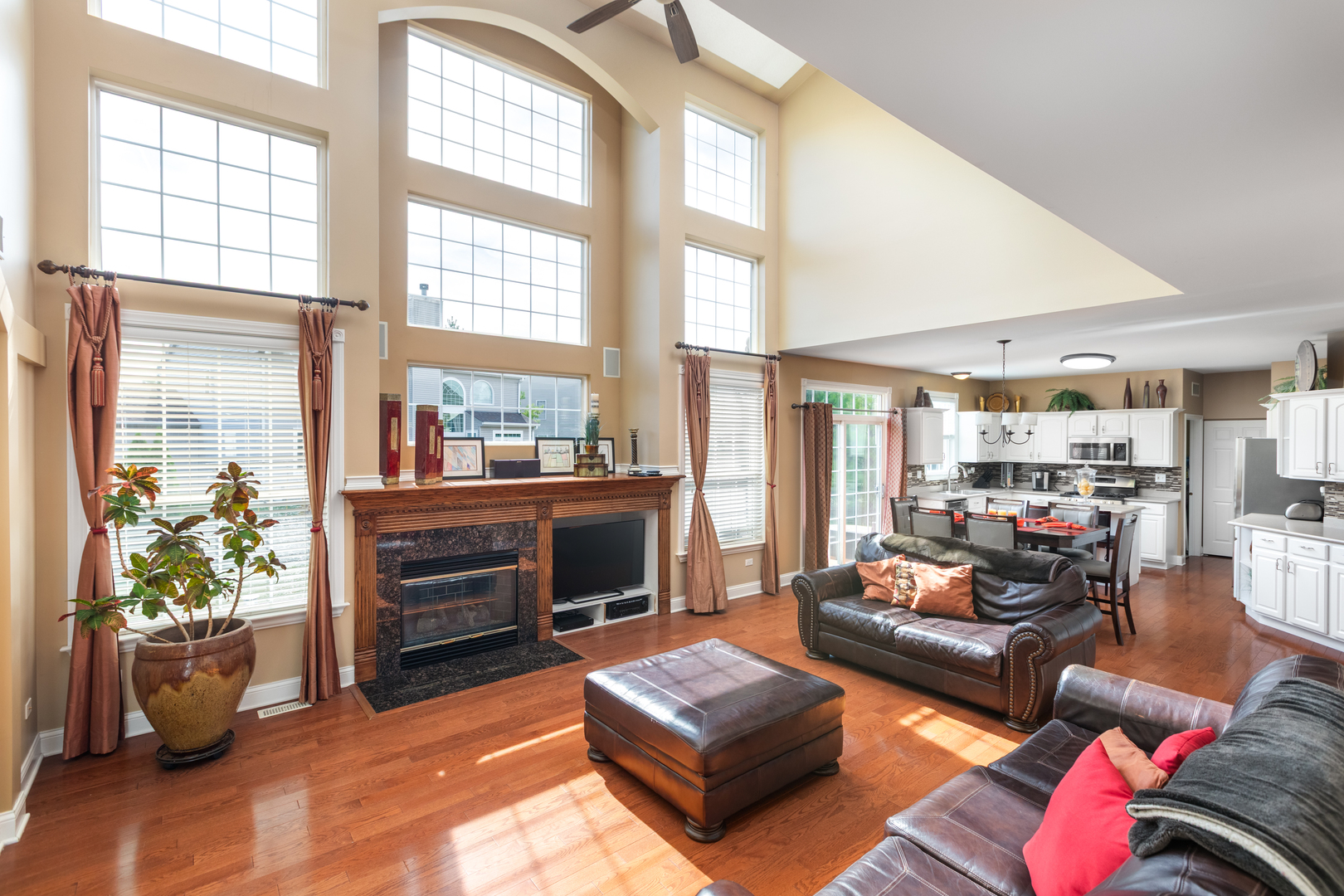 2151 KEMMERER Lane, Bolingbrook, IL 60490