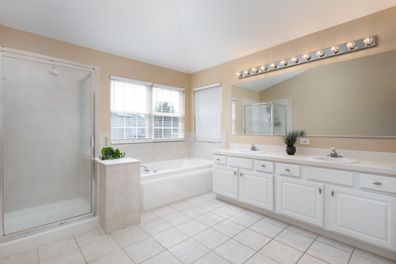 2151 KEMMERER Lane, Bolingbrook, IL 60490