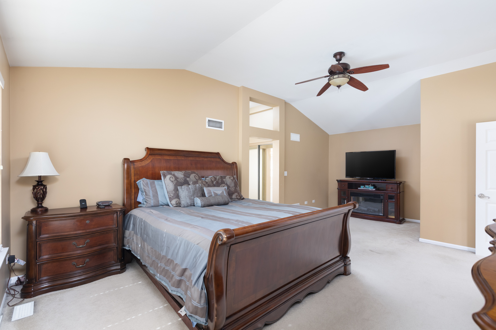 2151 KEMMERER Lane, Bolingbrook, IL 60490