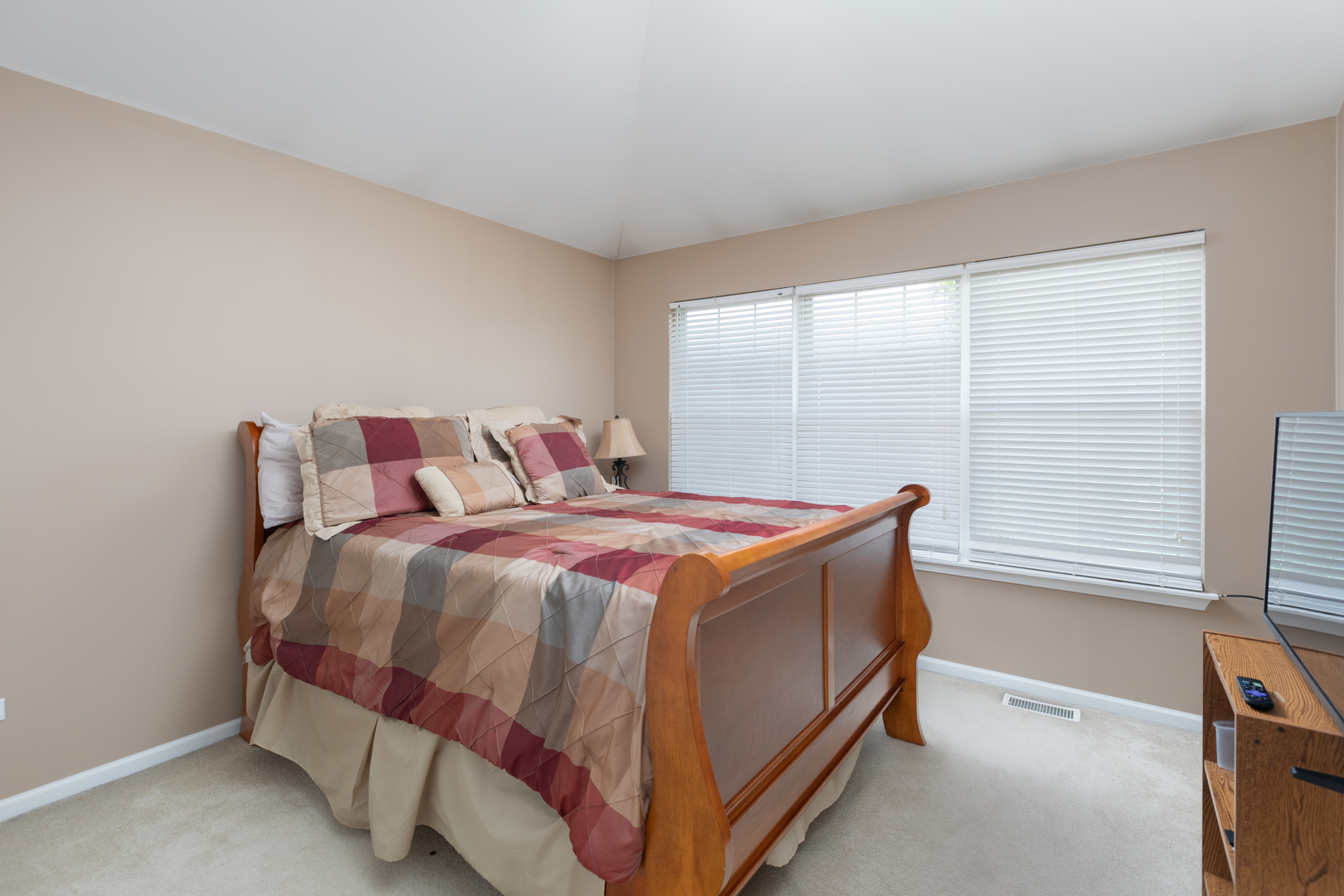 2151 KEMMERER Lane, Bolingbrook, IL 60490