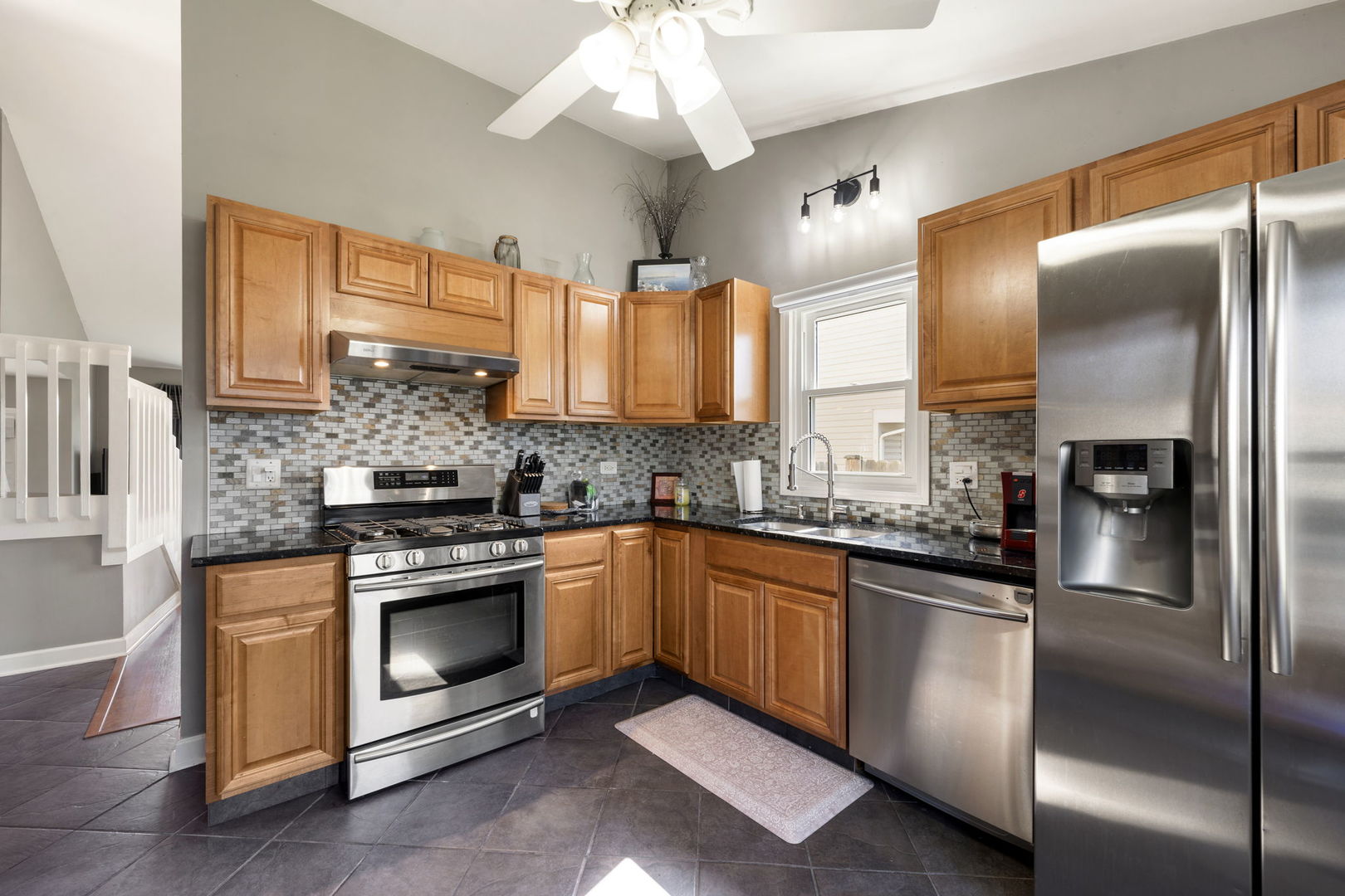 24 Fillmore Lane, Streamwood, IL 60107