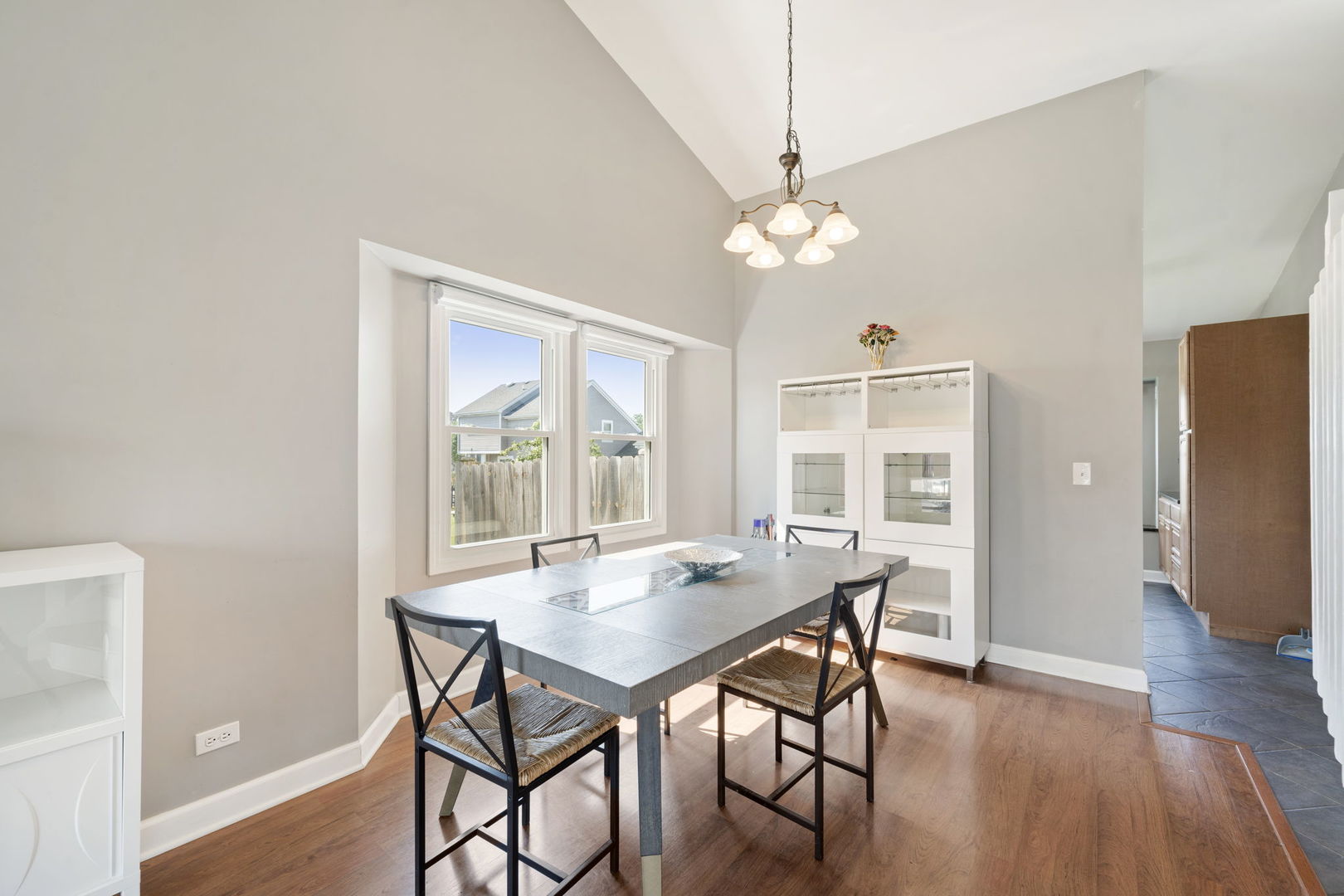 24 Fillmore Lane, Streamwood, IL 60107