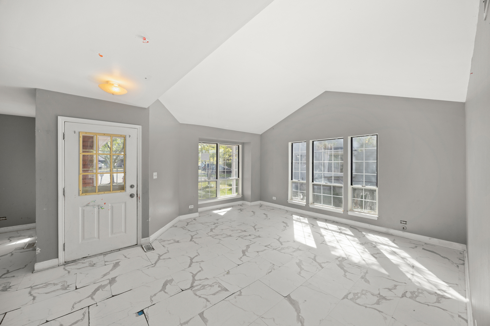 1925 Grosse Pointe Court, Hanover Park, IL 60133