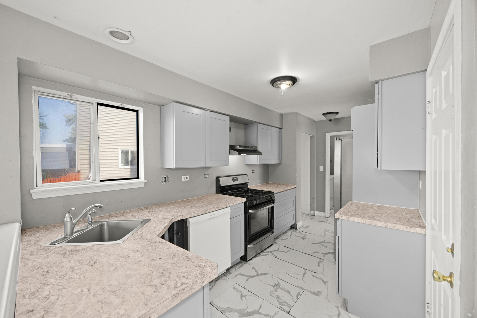 1925 Grosse Pointe Court, Hanover Park, IL 60133