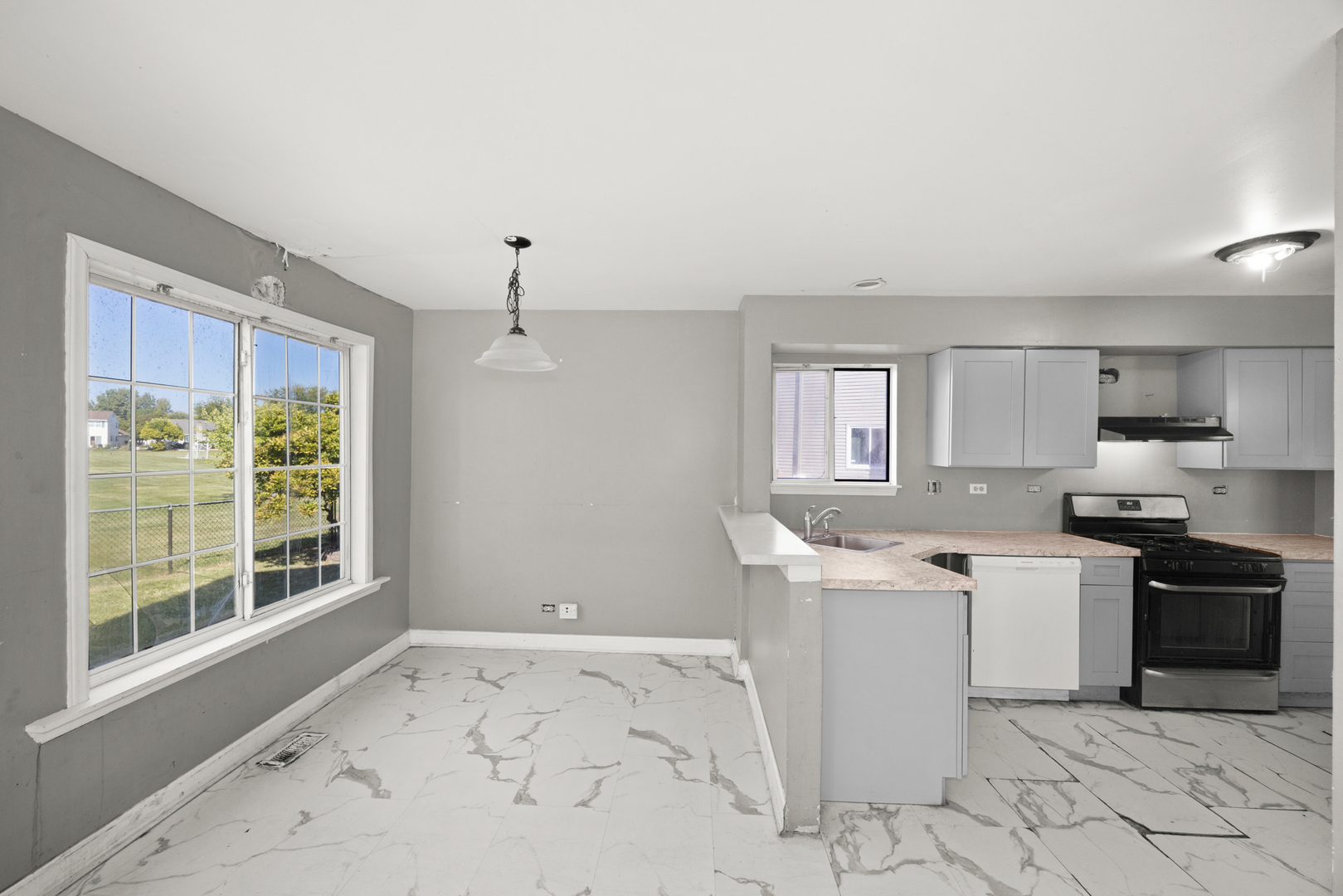 1925 Grosse Pointe Court, Hanover Park, IL 60133