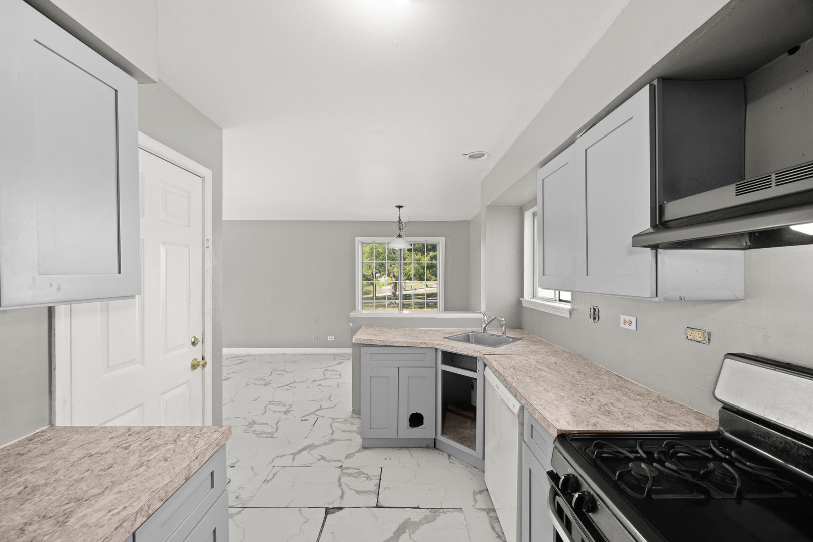 1925 Grosse Pointe Court, Hanover Park, IL 60133