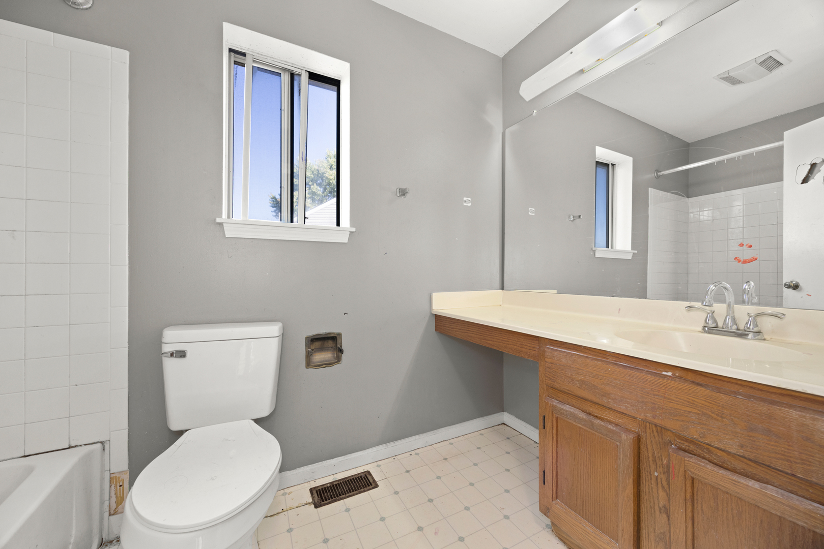 1925 Grosse Pointe Court, Hanover Park, IL 60133