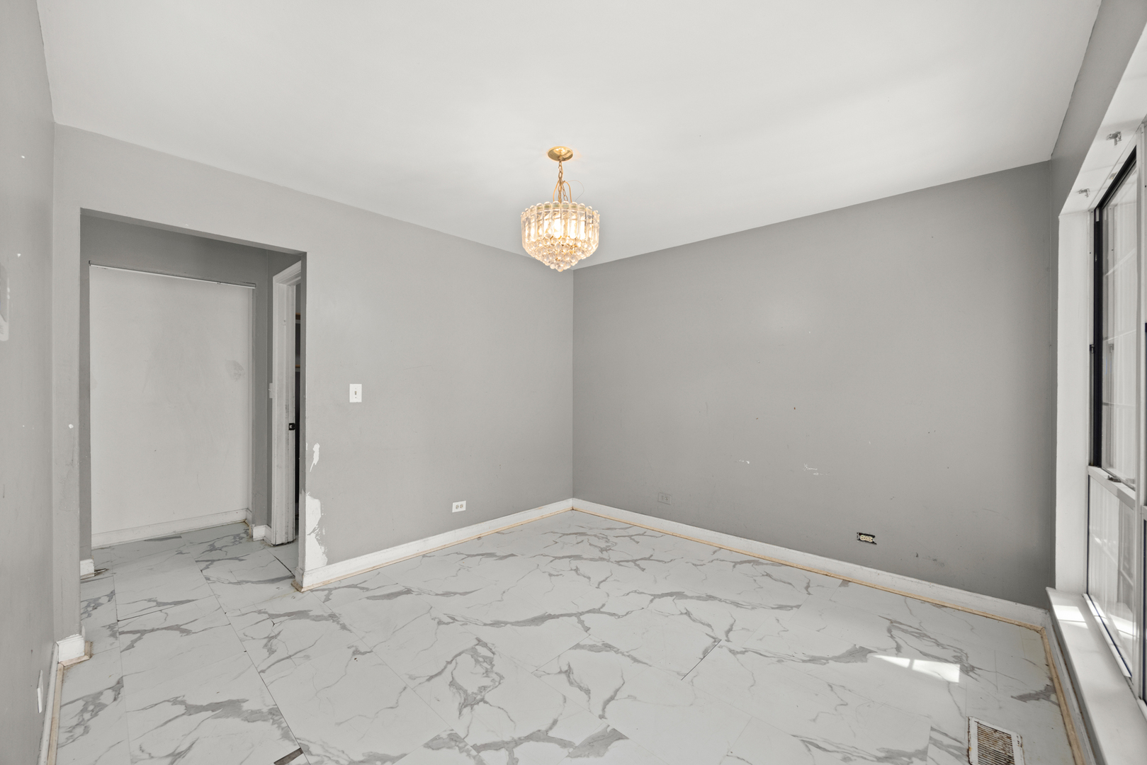 1925 Grosse Pointe Court, Hanover Park, IL 60133