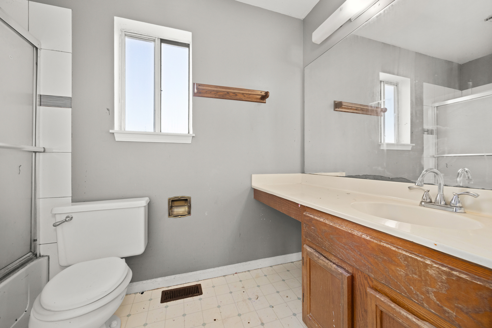 1925 Grosse Pointe Court, Hanover Park, IL 60133