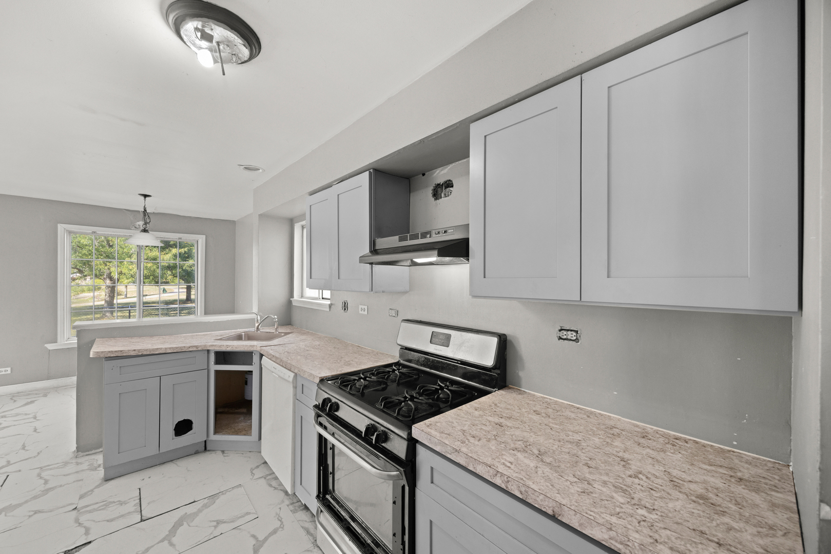 1925 Grosse Pointe Court, Hanover Park, IL 60133