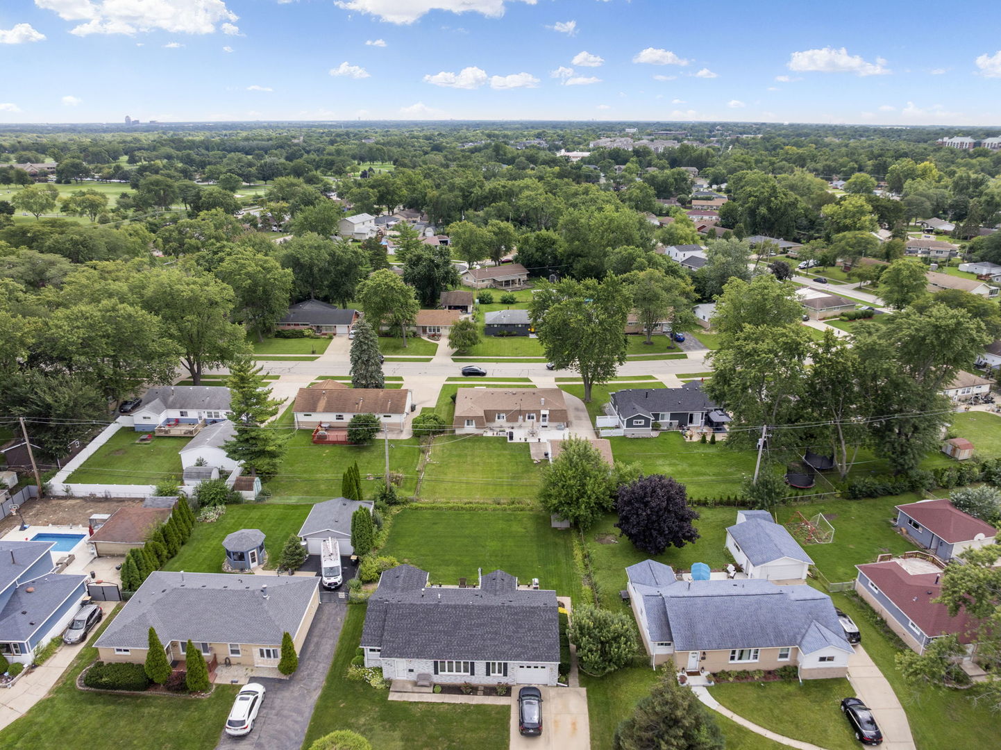 100 Des Plaines Lane, Hoffman Estates, IL 60169