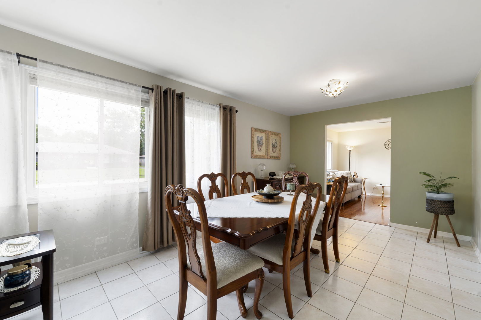 100 Des Plaines Lane, Hoffman Estates, IL 60169