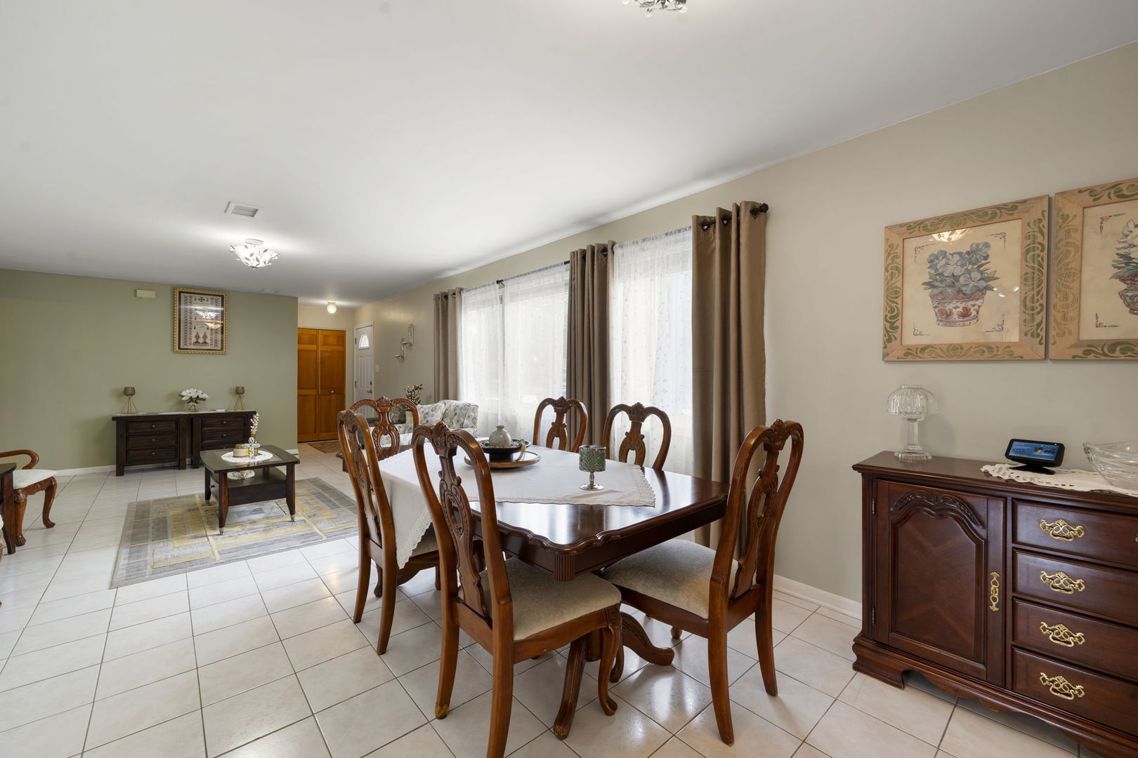 100 Des Plaines Lane, Hoffman Estates, IL 60169