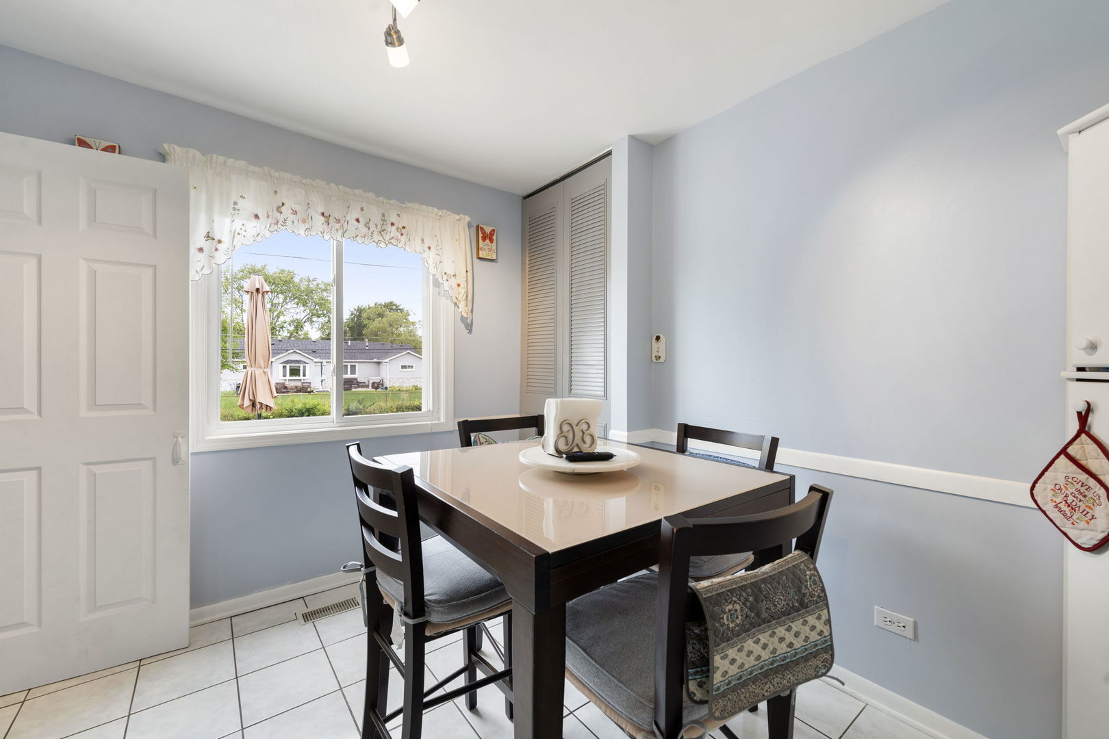 100 Des Plaines Lane, Hoffman Estates, IL 60169