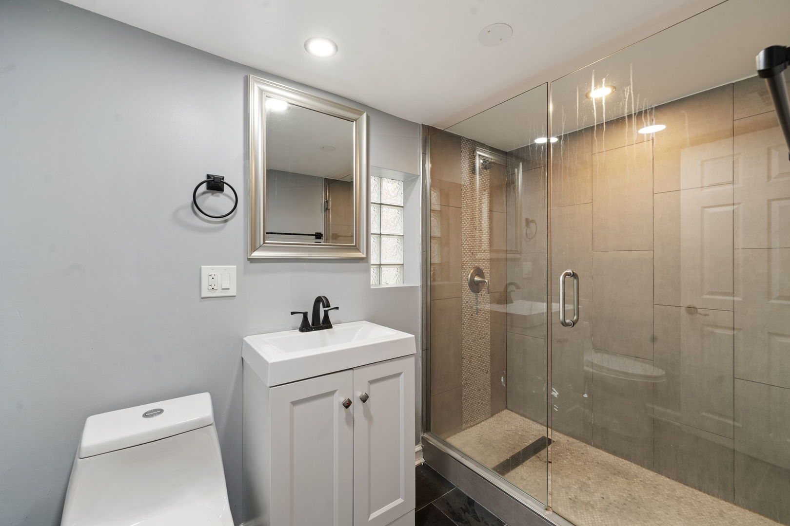 4630 W Montana Street, Chicago, IL 60639