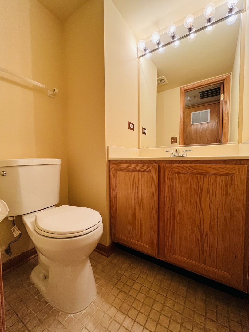 160 Holmes Way #160, Schaumburg, IL 60193