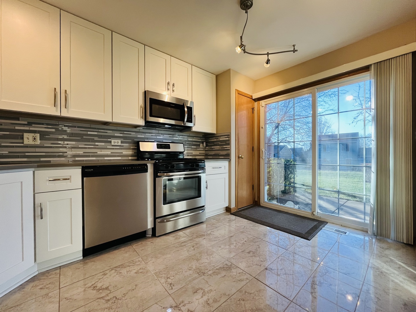 160 Holmes Way #160, Schaumburg, IL 60193